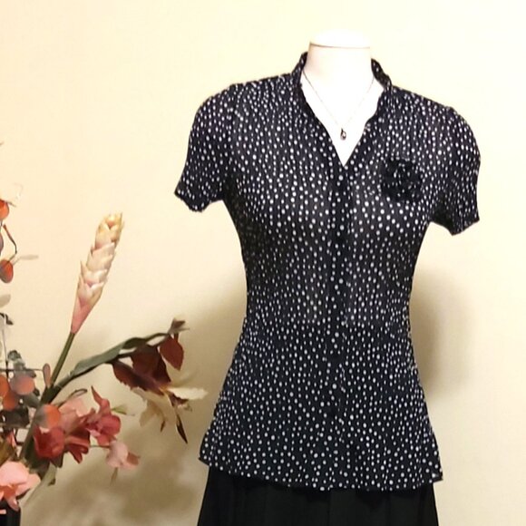 NWOT Fred David Women’s Summer Polka Dot Short Sleeve Black White Pleated Top 6 - Picture 2 of 7